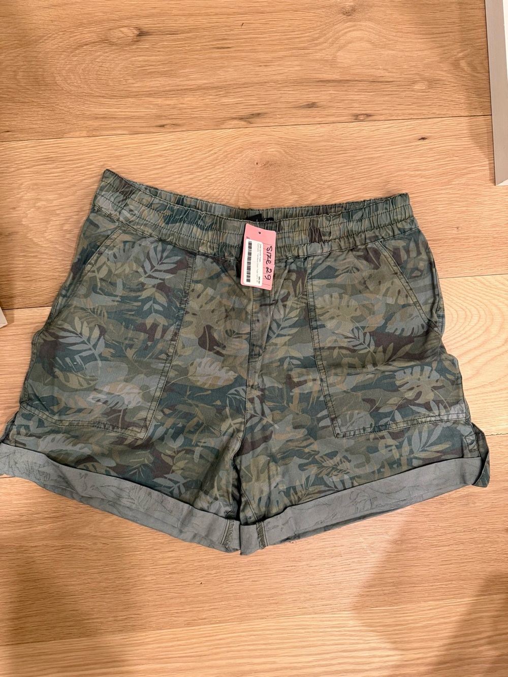 Sanctuary sz 29 pull on shorts green palm